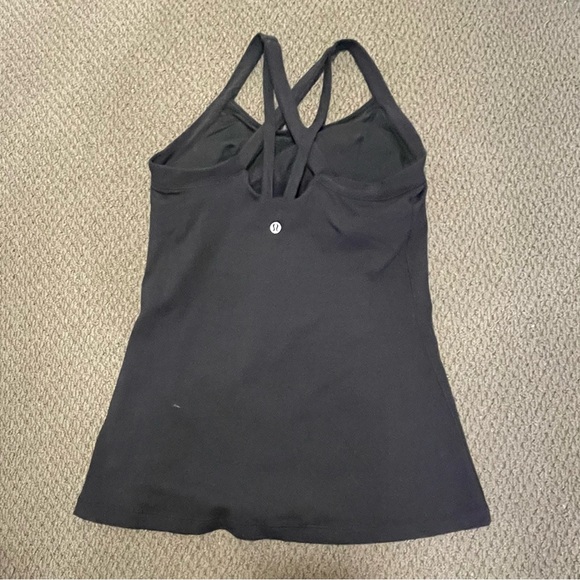 Lululemon top (size 8) with build in bra - Picture 2 of 4